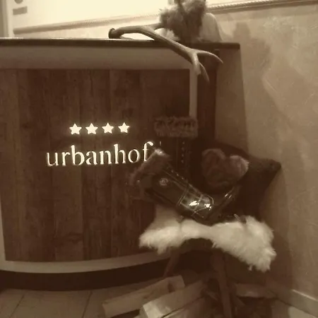 Urbanhof Pension & Appartements 4*